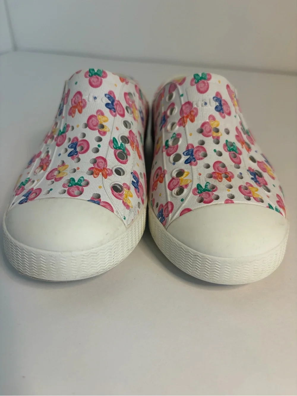 Native Disney Collaboration Girls Water Shoes White with/Minnie Mouse Size 9
